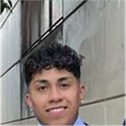 Me defino como una persona alegre y me encanta sentirme que ayudo a las personas. Me gustaría dar clases a niños pequeños.